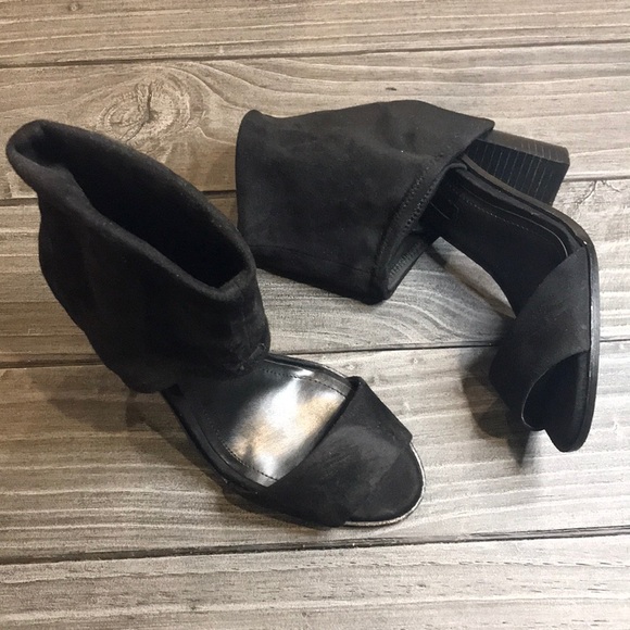 Black Cuffed Ankle Peep Toe Block Heel Sandal - Picture 4 of 6